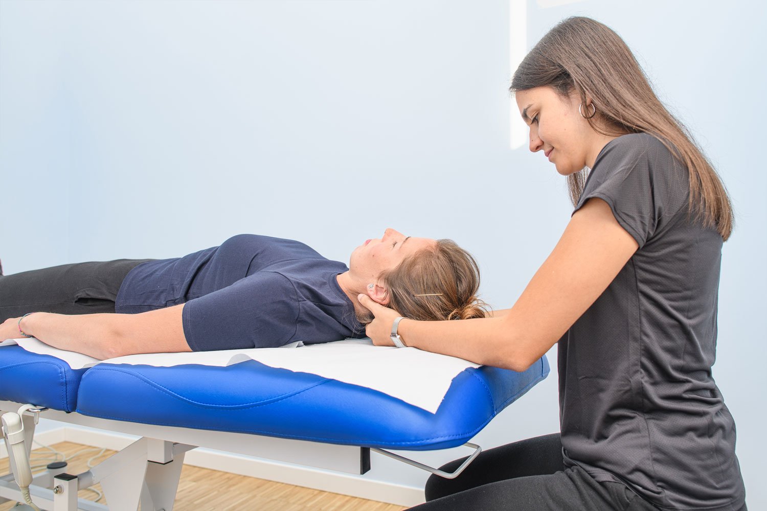 Q-Technology — before and after postural demonstration